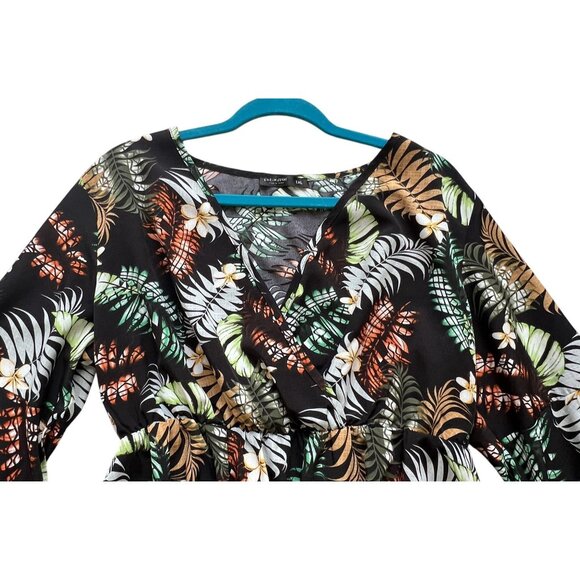 Shein Curve Womens 1XL Black Floral BellSleeve FauxWrap Top Tropical Lightweight - Picture 2 of 8